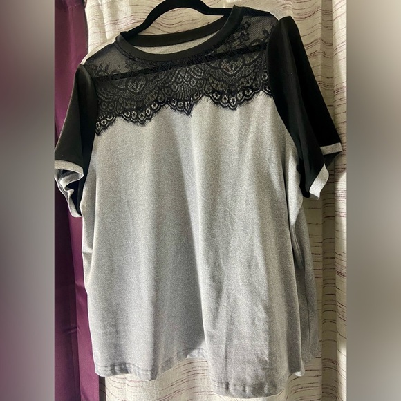 SHEIN Curve 1X Lace Embellished Short Sleeve Tee - Picture 5 of 6